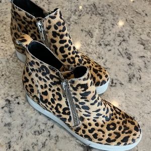 Steve Madden size 7.5 leopard print booties